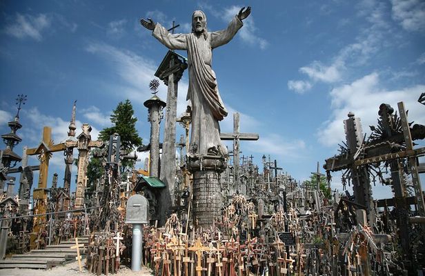 Private Full-Day Trip to Hill of Crosses, Rundale Palace & Bauska