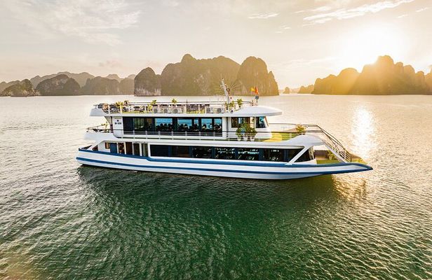 Halong bay Luxury Cruise Day Trip: Buffet lunch & Limousine bus