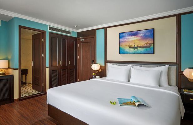 3-Day Cruise Tour to Halong Bay and Lan Ha Bay from Ha Long