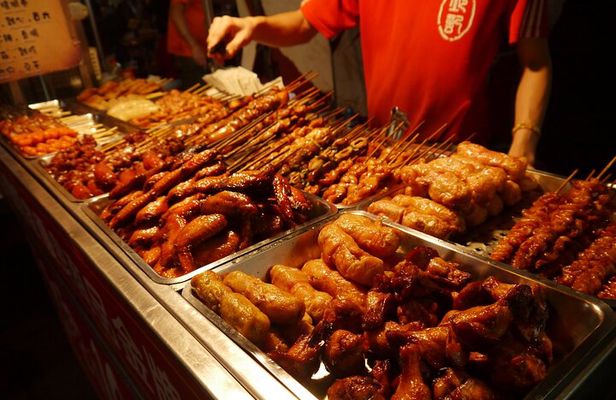 Local Favorites: Taiwan Night Market Food Tour in 2 hours
