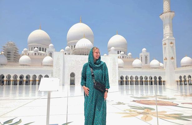 Abu Dhabi City Tour of Grand Mosque, Palace, Louvre, and Ferrari