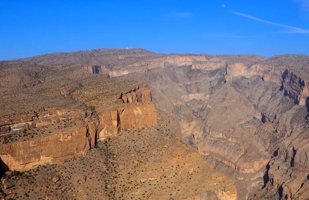 Private Day Tour to Nizwa and Jabal Shams in Grand Canyon of Oman