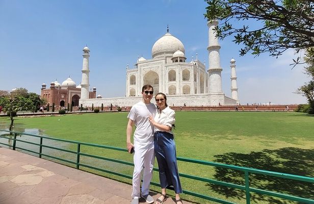 Taj Mahal, Agra Fort & Baby Taj Day Tour from Delhi with 5* Meals