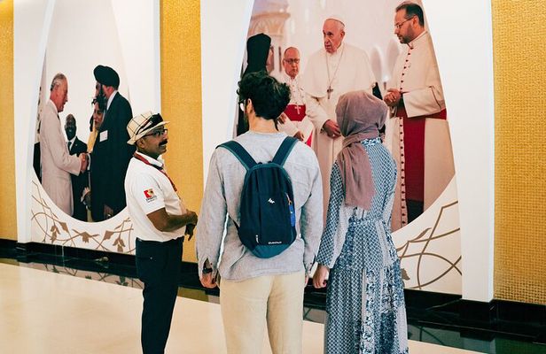 Abu Dhabi Sightseeing Tour: Sheikh Zayed Mosque, Heritage Village & Dates Market