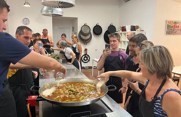 Valencian Paella Cooking Class, Tapas & Sangria - Evening