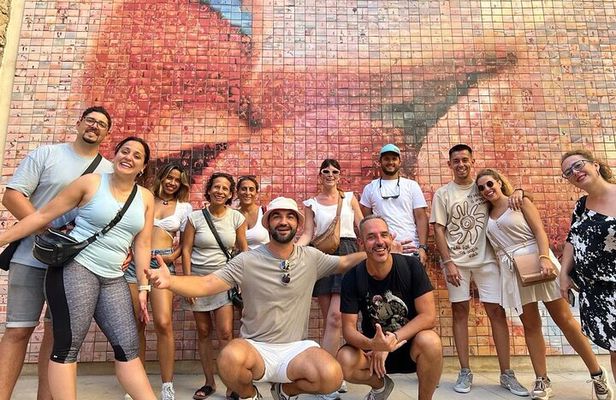 Barcelona: Sagrada Familia, Modernism and Gothic Quarter