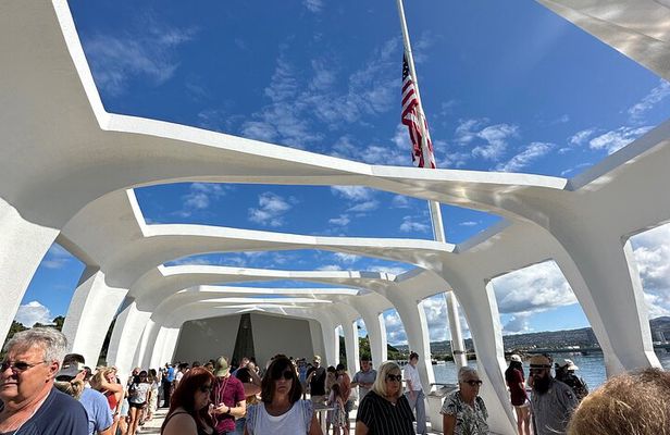 Pearl Harbor USS Arizona Memorial, small group Tour