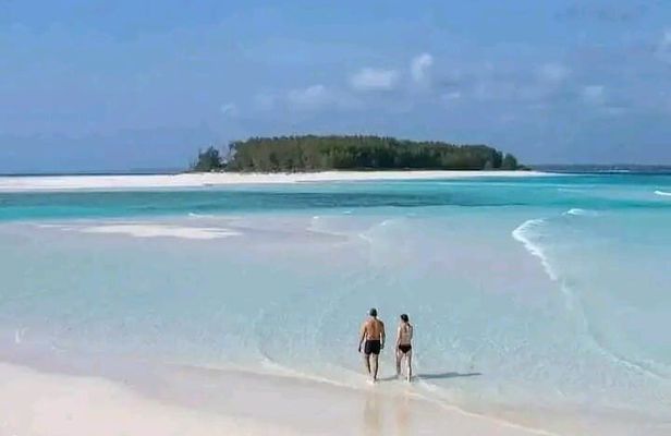 Snorkling Mnemba Island