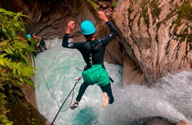 Extreme Canyoning in the Cashaurco Canyon in Baños