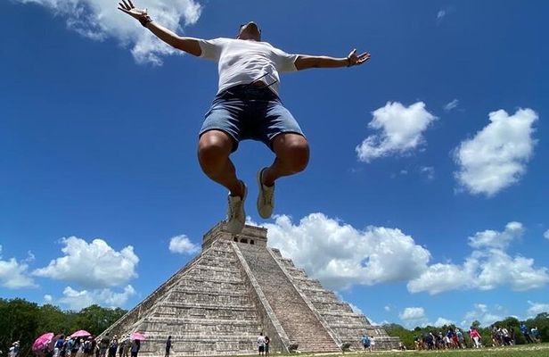 Full Day Private Tour to Chichen Itza Early Access with 2 Cenotes