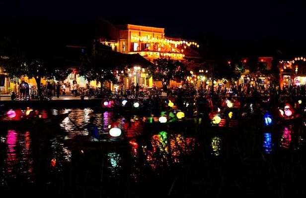 Hoi An Night Market with Hoi an walking Tour , Colourful Lanterns, Boat Ride 