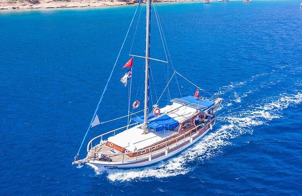 Private 6-Hour Boat Tour with Lunch in Bodrum Bays