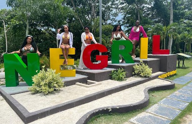 Full Day Tour of Negril Beach: Margaritaville & Rick's Cafe Live