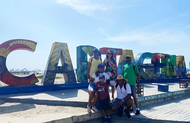 Tour in Chiva 5 hours through the City of Cartagena