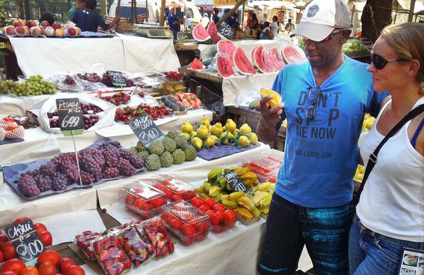 Guided Market Fruit Tour in Rio with +15 Exotic Fruit Tasting