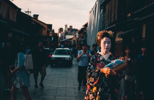 Kyoto Gion Geisha District Walking Tour - The Stories of Geisha