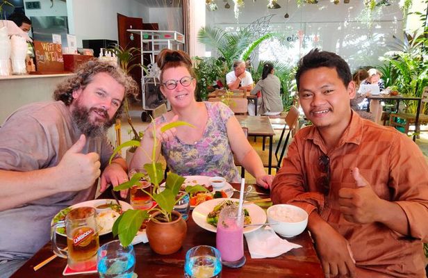 Visit 9 Places in 3 Hours by Khmer Traditional Tuk-Tuk