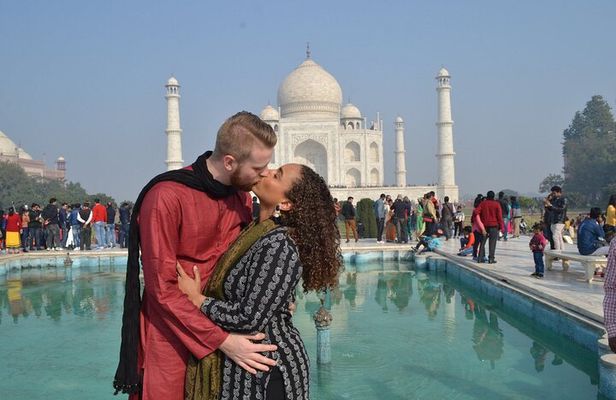 All-Inclusive Taj Mahal Day Trip from Delhi – Multiple Options