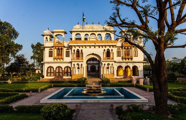 Royal Golden Triangle Tour with Castle Stay