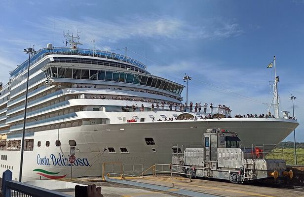 Coast to Coast: Panama Canal Full Day Tour Overland