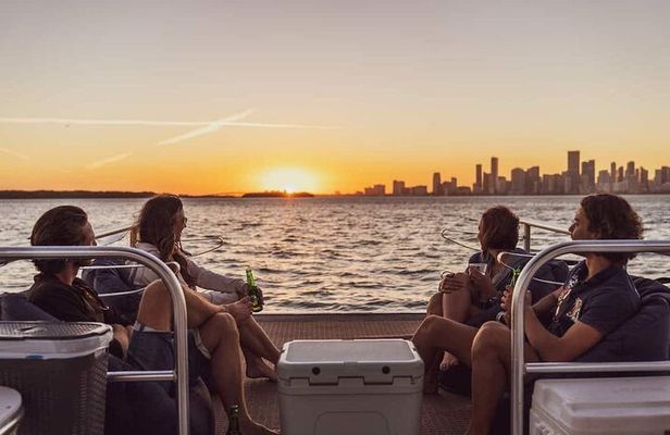 90 min Private Sunset Cruise Around Miami Celebrities Mansions