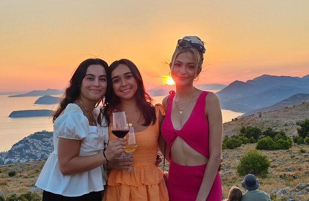 Luxury Sunset Tour with Wine Tasting