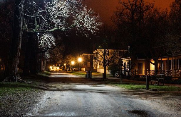 Williamsburg: Edge of Midnight Ghost Hunt w/ Equipment
