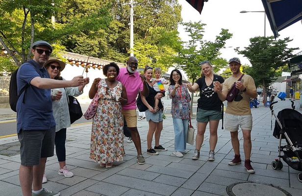 Gwangjang market Netflix Food Walking Tour with Insadong