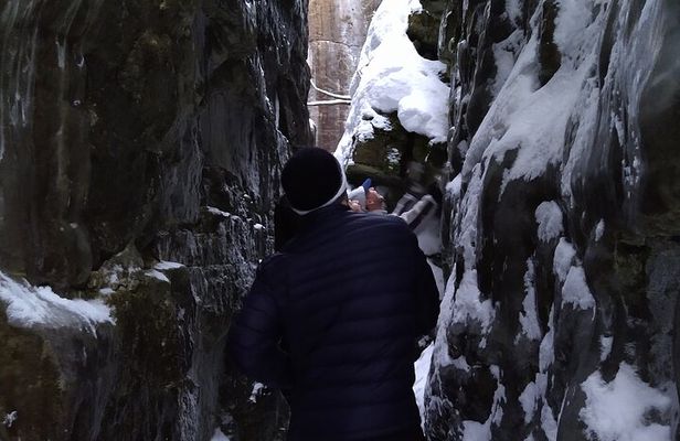 Private Singhampton Caves Snowshoe, Collingwood/Blue Mountain