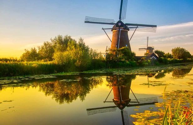 Small group tour to Kinderdijk windmills and Delft from Amsterdam