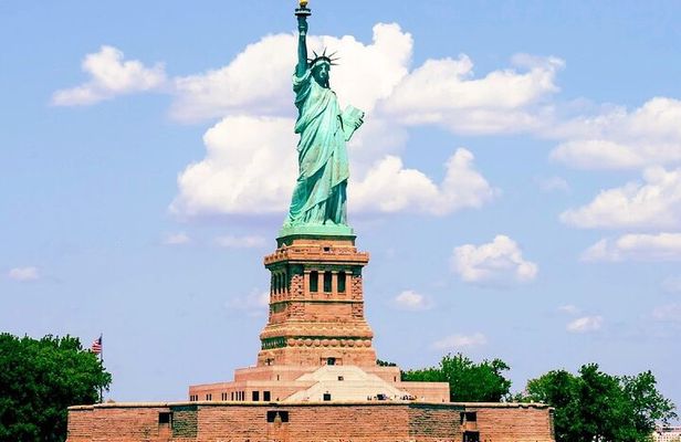 Statue of Liberty & Ellis Island: Private Half-Day Guided Tour