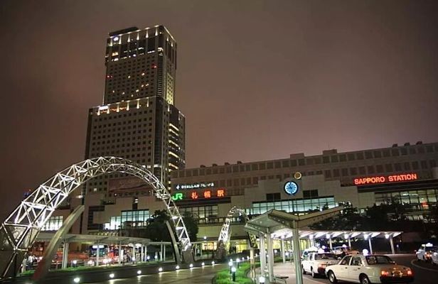 Hokkaido Day Tour from Sapporo: Asahiyama Zoo, Blue Pond Japan