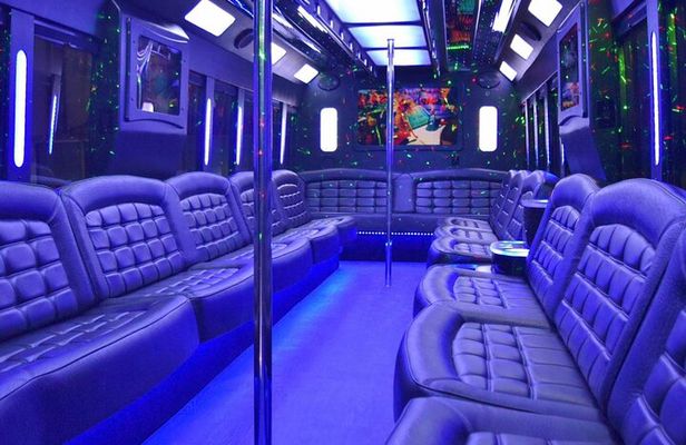 Hip Hop Pool Tour with Party Bus in Las Vegas