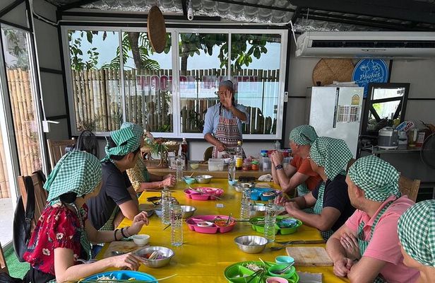 Half day Thai cooking Class + Market tour+Garden tour