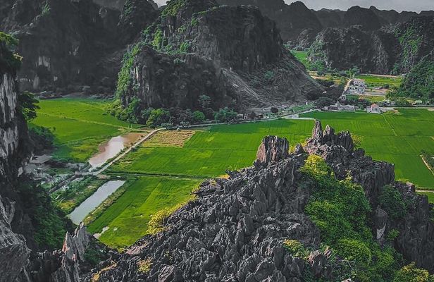 Day Trip from Hanoi to Ninh Binh Hoa Lu, Trang An, and Mua Cave