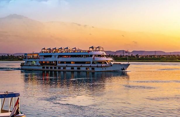 4 Days Nile Cruise from Aswan to Luxor with Daily Guided Trip 