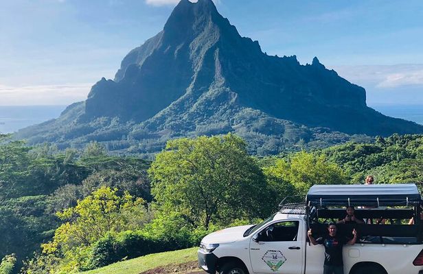 Guided Excursion in 4x4 in Moorea between Land and Sea