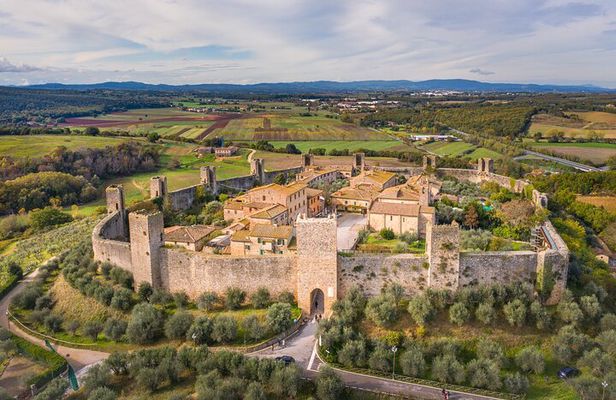 Medieval Tour in Monteriggioni and Val d'Orcia from Florence