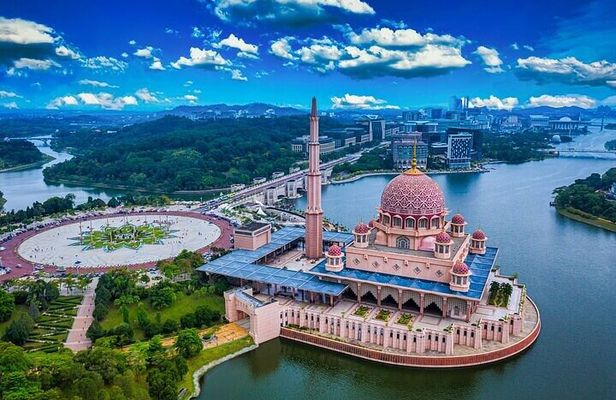 Putrajaya Open Air Tour from Kuala Lumpur with Sight SeeingCruise