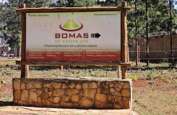 Giraffe Centre and Bomas of Kenya Full-Day Tour from Nairobi
