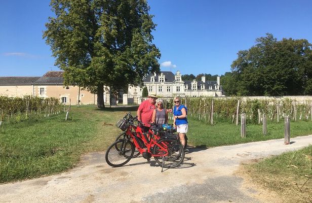 E-bike Cycling and Wine in Saumur France