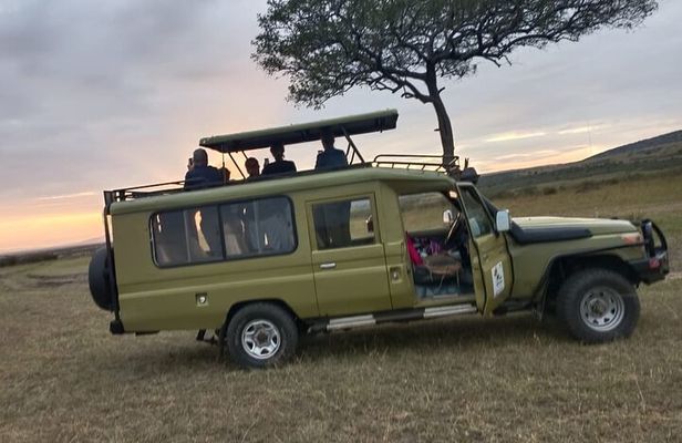 4-Day Group Safari to Maasai Mara & Lake Nakuru- 4 x 4 jeep