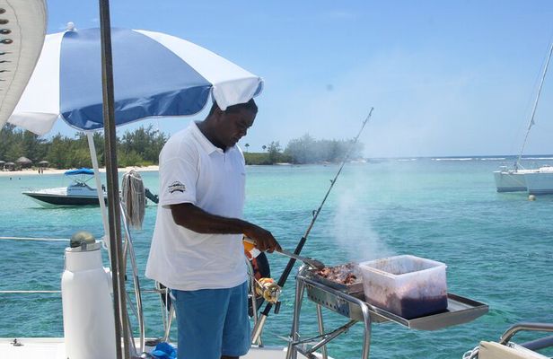 Catamaran Ride Tour at Île aux Cerfs Island Mauritius 