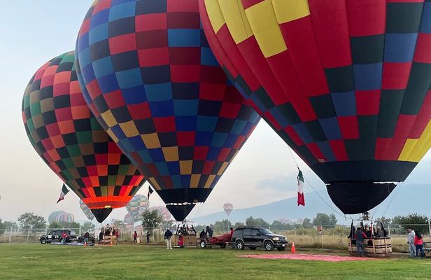 Transportation and Hot Air Balloon Flight Teotihuacán