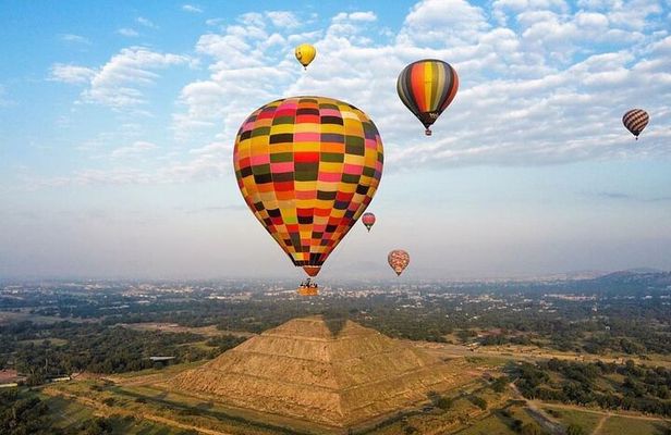 Unforgettable Balloon Flight + Tour of Teotihuacan