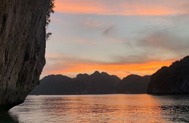 Sunset & Bioluminescent Plankton Kayaking Lan Ha bay