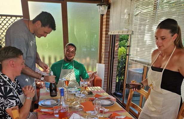 Cooking class in a garden: handmade pasta