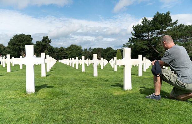 Normandy D-Day Sites & Cemetery Day Trip from Paris with Lunch