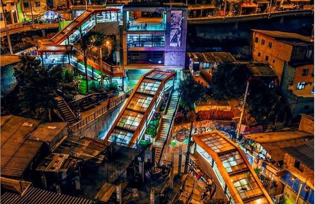 Comuna 13 night time tour medellin