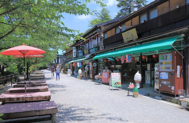 Private Cultural Walking Tour in Kanazawa Heritage Districts